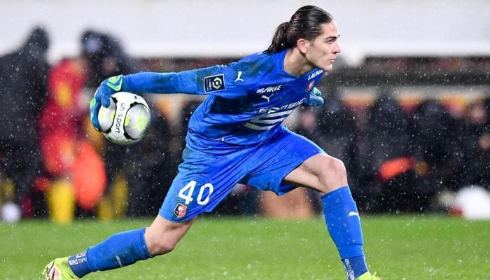 Doğan Alemdar kalesinde devleşti