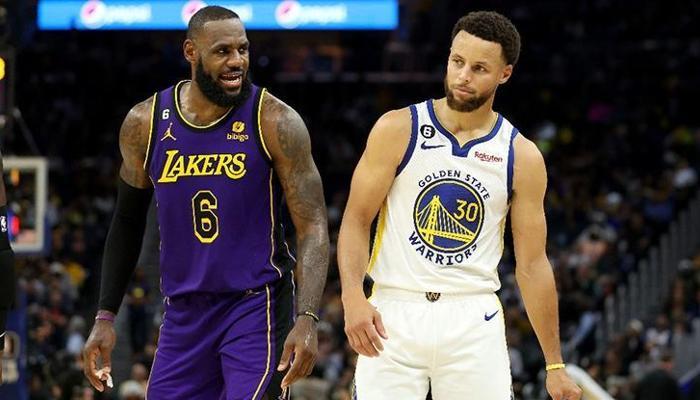 Curry LeBron'u üzdü