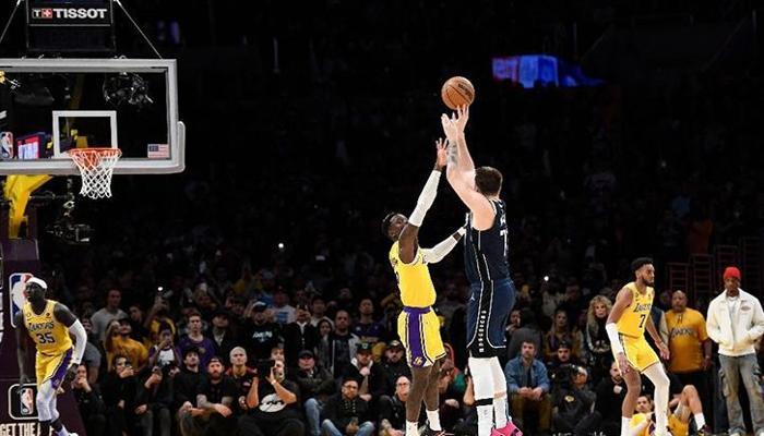 Luka Doncic'ten Lakers karşısında triple-double