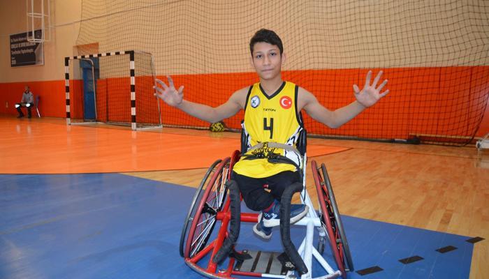 13 yaşındaki Muharrem, basketbolla hayatına yeni bir sayfa açtı