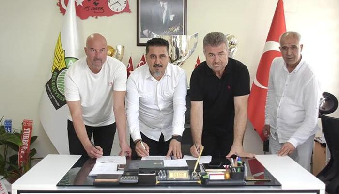 Akhisarspor'da İlker Yanar imzayı attı