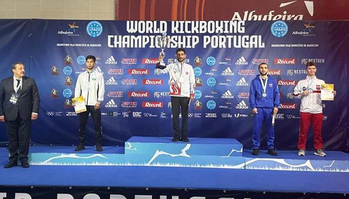 Kick Boks'ta Emre Karaca'dan dünya şampiyonluğu!