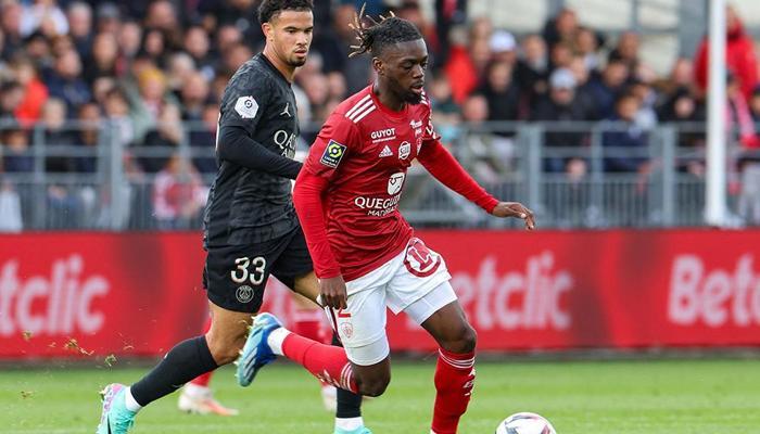 Bradley Locko cep yakıyor