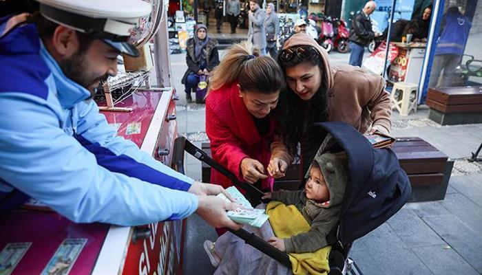 Milli Piyango yılbaşı biletlerine yoğun ilgi!