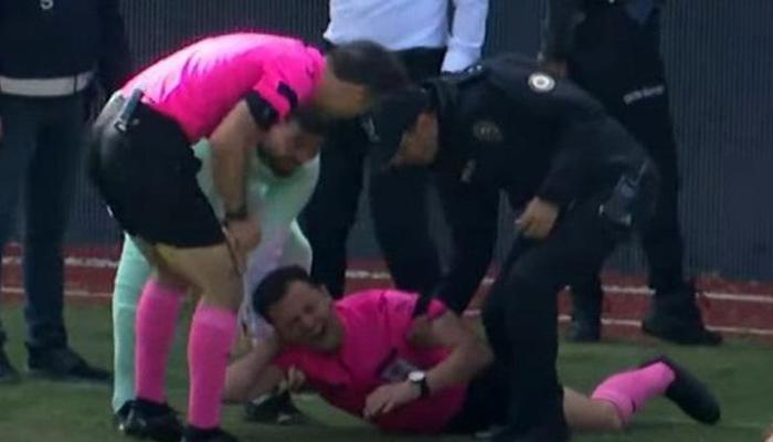 2. Lig'de şoke eden olay: Hakem yaralandı, maça devam etti