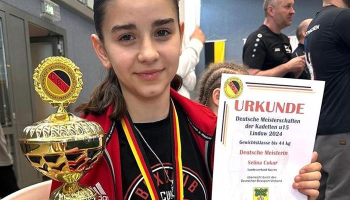 13 yaşındaki boksör Selina Çukur, Almanya Boks Şampiyonası'nda şampiyon oldu