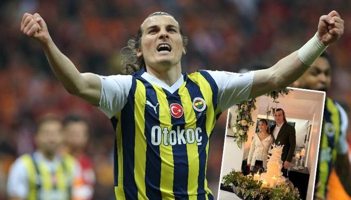 Önce derbi sonra nişan ondan mutlusu yok! Fenerbahçeli Çağlar Söyüncü ile Serra Pakdemir nişanlandı