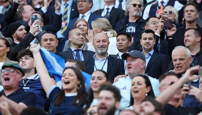 Cenk Ergün'den Köln'de yakın takip!