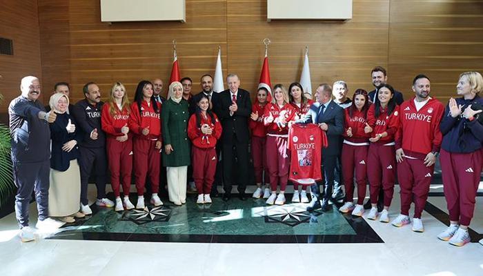 Erdoğan, Türkiye Milli Paralimpik Takımı sporcularını kabul etti