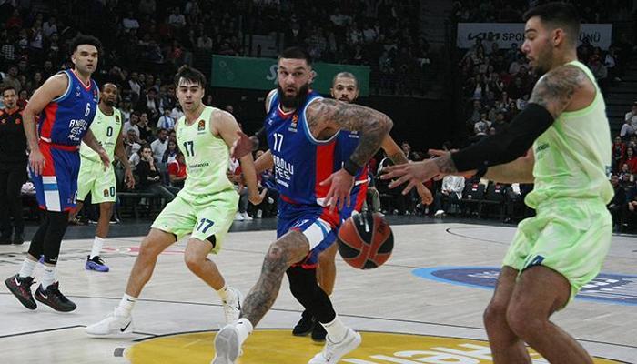 Anadolu Efes, Barcelona engelini aşamadı