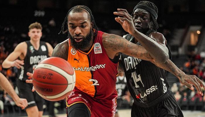 Galatasaray, Darüşşafaka'yı farklı geçti