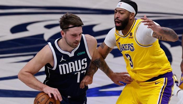 Lakers ve Dallas'tan tarihi takas