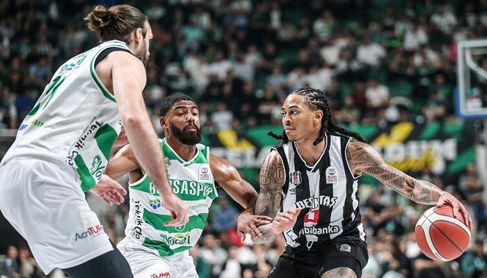 Beşiktaş'tan Bursa deplasmanında 121 sayı!
