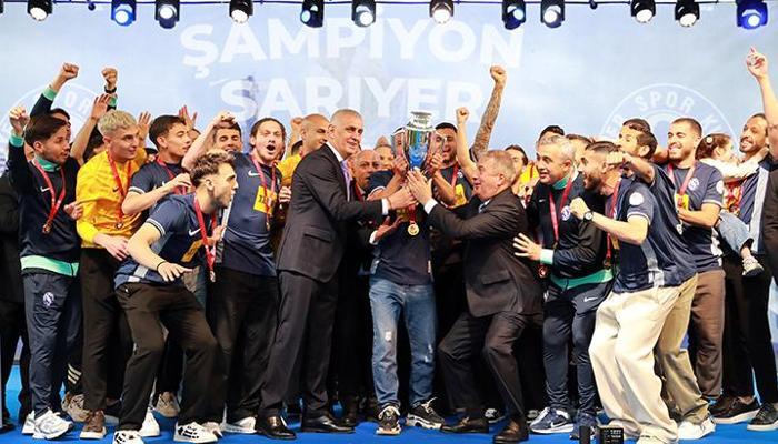 1.Lig'e yükselen Sarıyer kupasına kavuştu