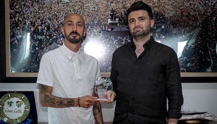 Ahmet İlhan Özek ile yollar ayrıldı