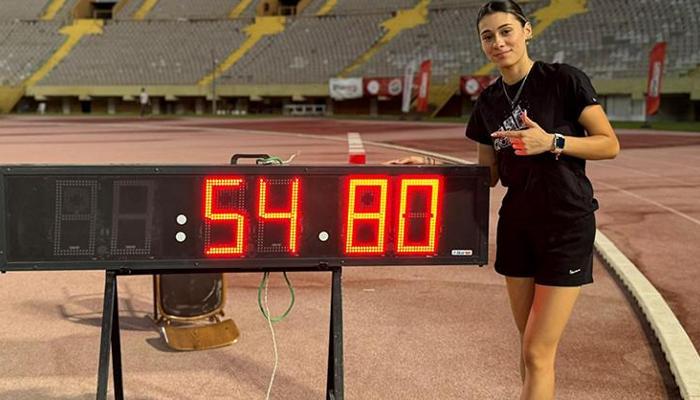 Özel milli sporcu Aysel Önder’den dünya rekoru