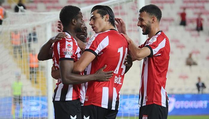 Sivasspor, Adana Demirspor'u farklı geçti: 5-0