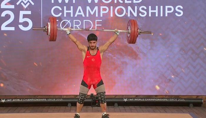 Milli halterci Muhammed Furkan Özbek Dünya şampiyonu oldu