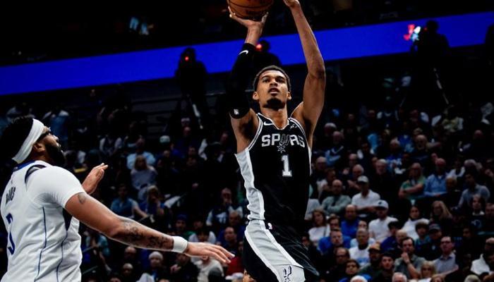 San Antonio sezona farklı galibiyetle başladı