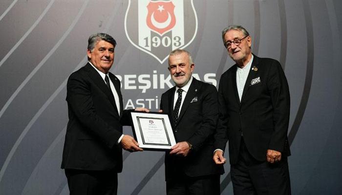 Beşiktaş Kulübü Divan Başkanı Ürkmezgil mazbatasını aldı