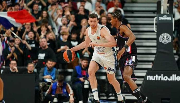 Paris Basketball'u Anadolu Efes durdurdu