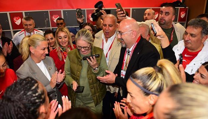 Cumhurbaşkanı Erdoğan'dan A Milli Kadın Futbol Takımı'na tebrik