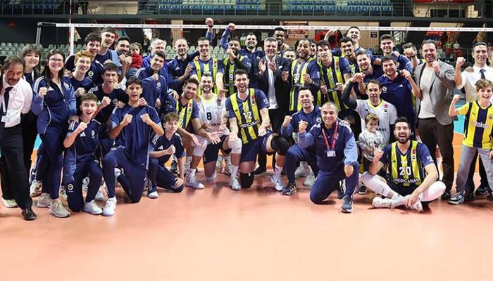 Fenerbahçe Medicana Sport Toto'yu set vermeden geçti