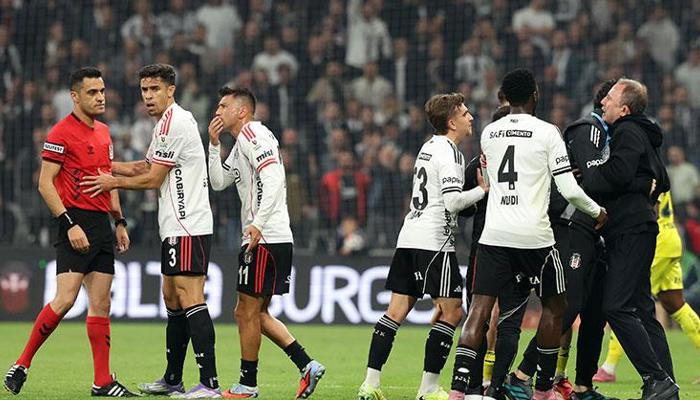 Beşiktaş - Fenerbahçe derbisinde kırmızı kartlar havada uçuştu!