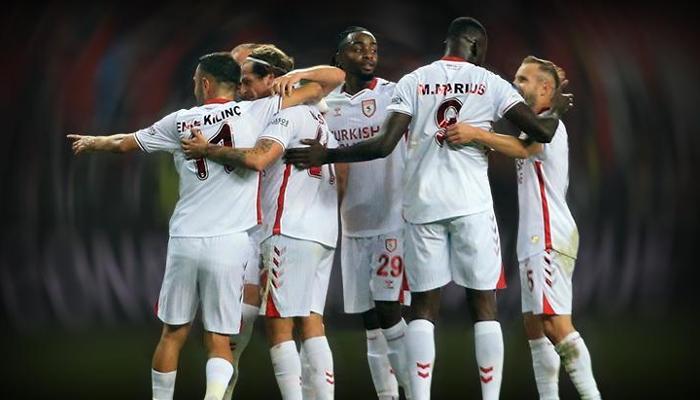 Dünya lider Samsunspor'u konuşuyor: Hamrun Spartans boyun eğdi