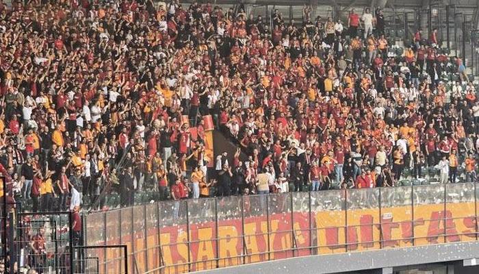 Galatasaray taraftarından Selçuk İnan tezahüratı