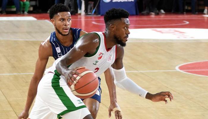 Karşıyaka'da Moore gitti