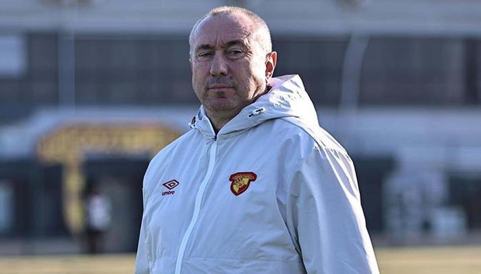 Göztepe'de Stoilov'dan savunmaya müdahale