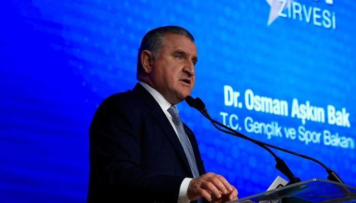 Bakan Bak, Riyad'da mili sporcularla bir araya geldi