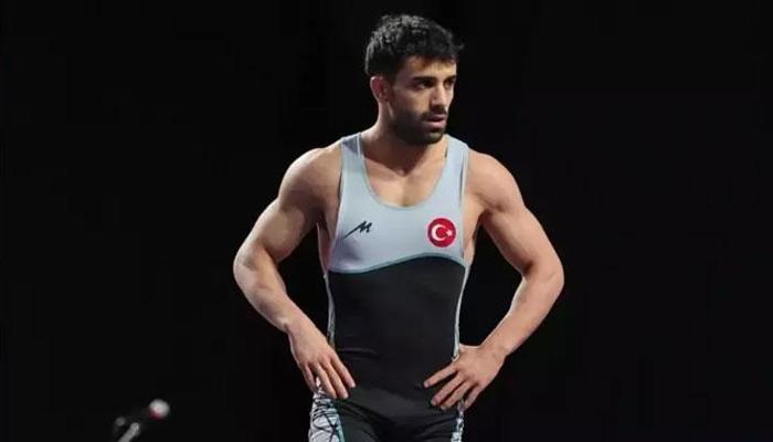 Milli güreşçi Ekrem Öztürk gümüş madalya kazandı