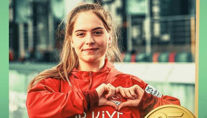 Milli eskrimci Alara Atmaca'dan altın madalya!