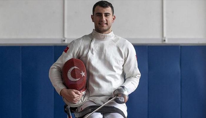 Milli eskrimci Hakan Akkaya'dan bronz madalya