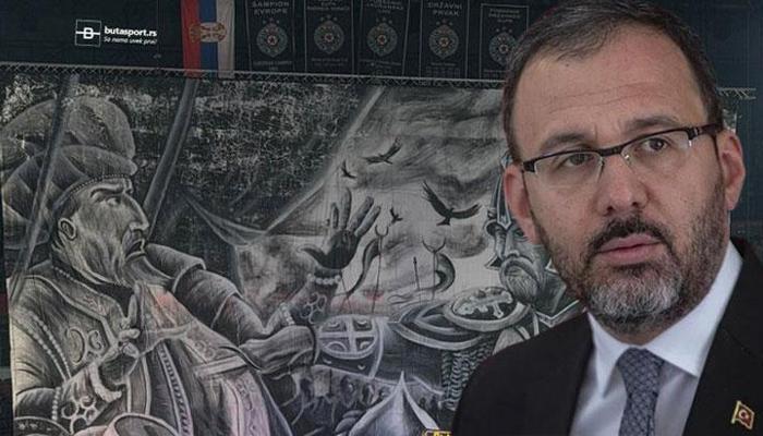 Kasapoğlu'ndan Sırplar'ın ırkçı pankarta tepki