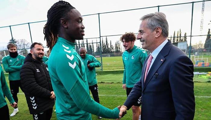 Vali Rahmi Doğan'dan Sakaryaspor antrenmanına ziyaret