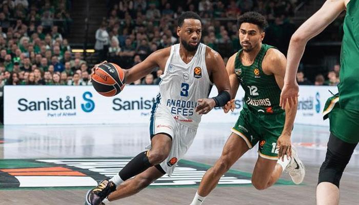 Pablo Laso'nun Efes'i enfes! Zalgiris'e deplasmanda 23 fark