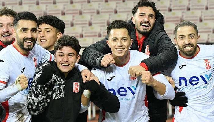 Balıkesirspor zirve yarışına ortak!