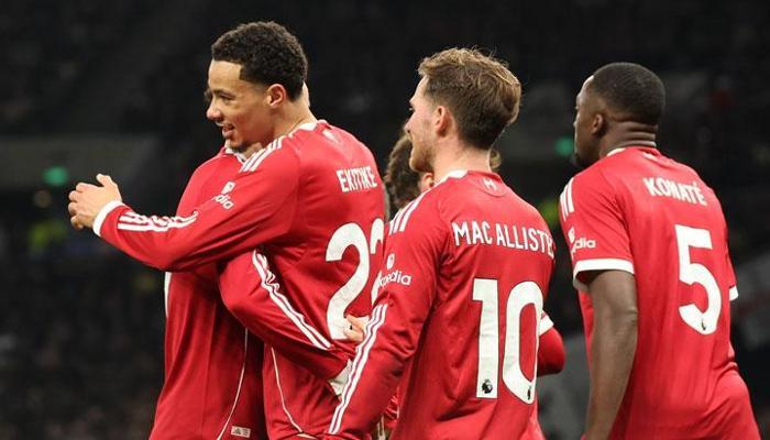 Tottenham tepetaklak, Liverpool seriye bağladı...