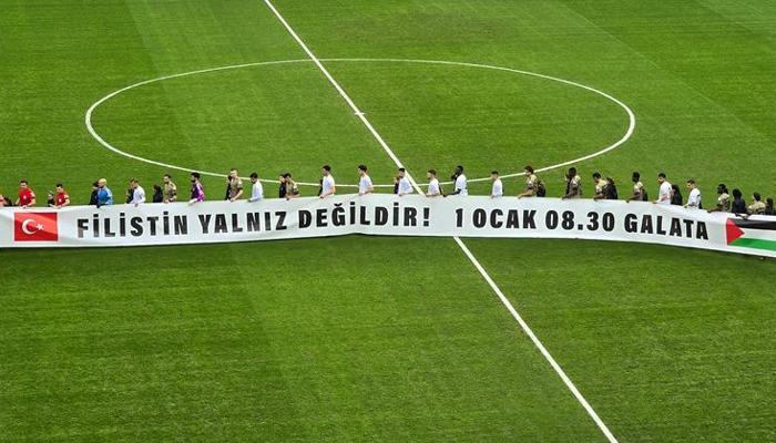 Kocaelispor-Erzurum FK maçında Filistin pankartı