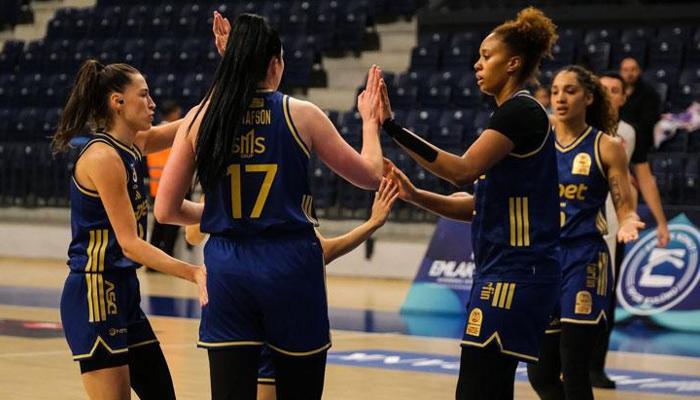 Fenerbahçe Opet yeni yıla 11 maçta 11 galibiyetle girdi