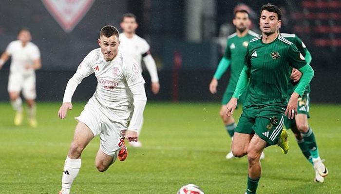 TFF 1. Lig'de zirve yangın yeri...