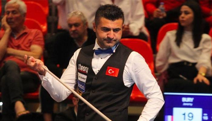 3 Bant Bilardo Türkiye Şampiyonası'nda kazanan Tolgahan Kiraz
