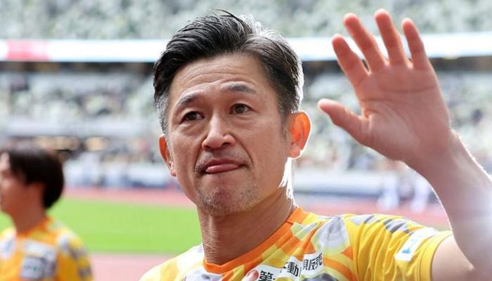 Dünyanın en yaşlı futbolcusu bir kez daha transfer oldu!