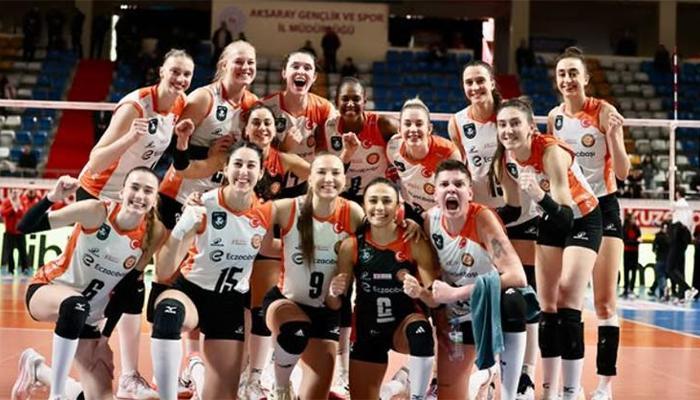 Eczacıbaşı deplasmanda 5 setin sonunda kazandı