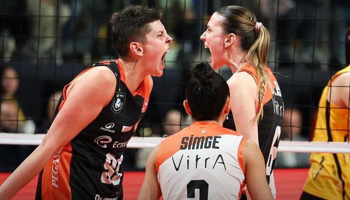 Voleybolda derbinin galibi Eczacıbaşı Dynavit