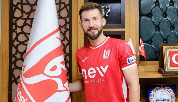 Balıkesirspor forvet Akın Arıcan'ı renklerine bağladı