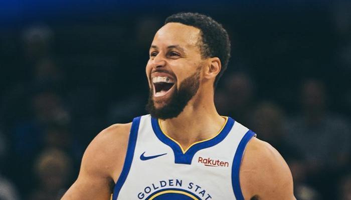 Stephen Curry zirveye doğru ilerliyor